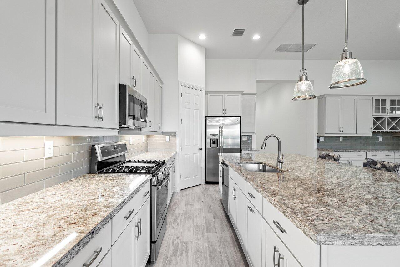 11927 Leon Circle Parkland, FL 33076 - Photo 10 of 37 Kitchen