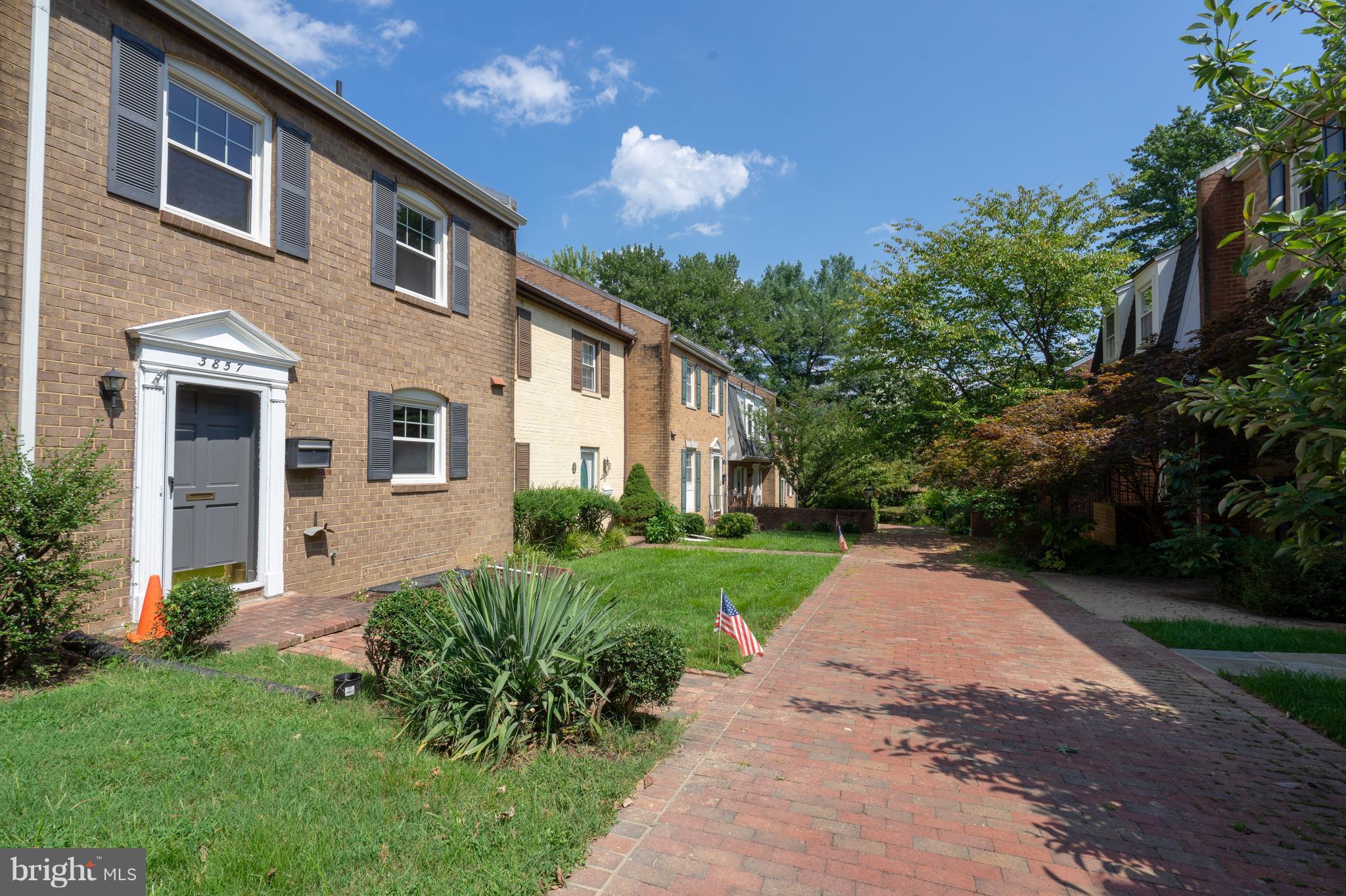 3857 Chain Bridge Road Fairfax, VA 22030 - Photo 26 of 30 Community walkway