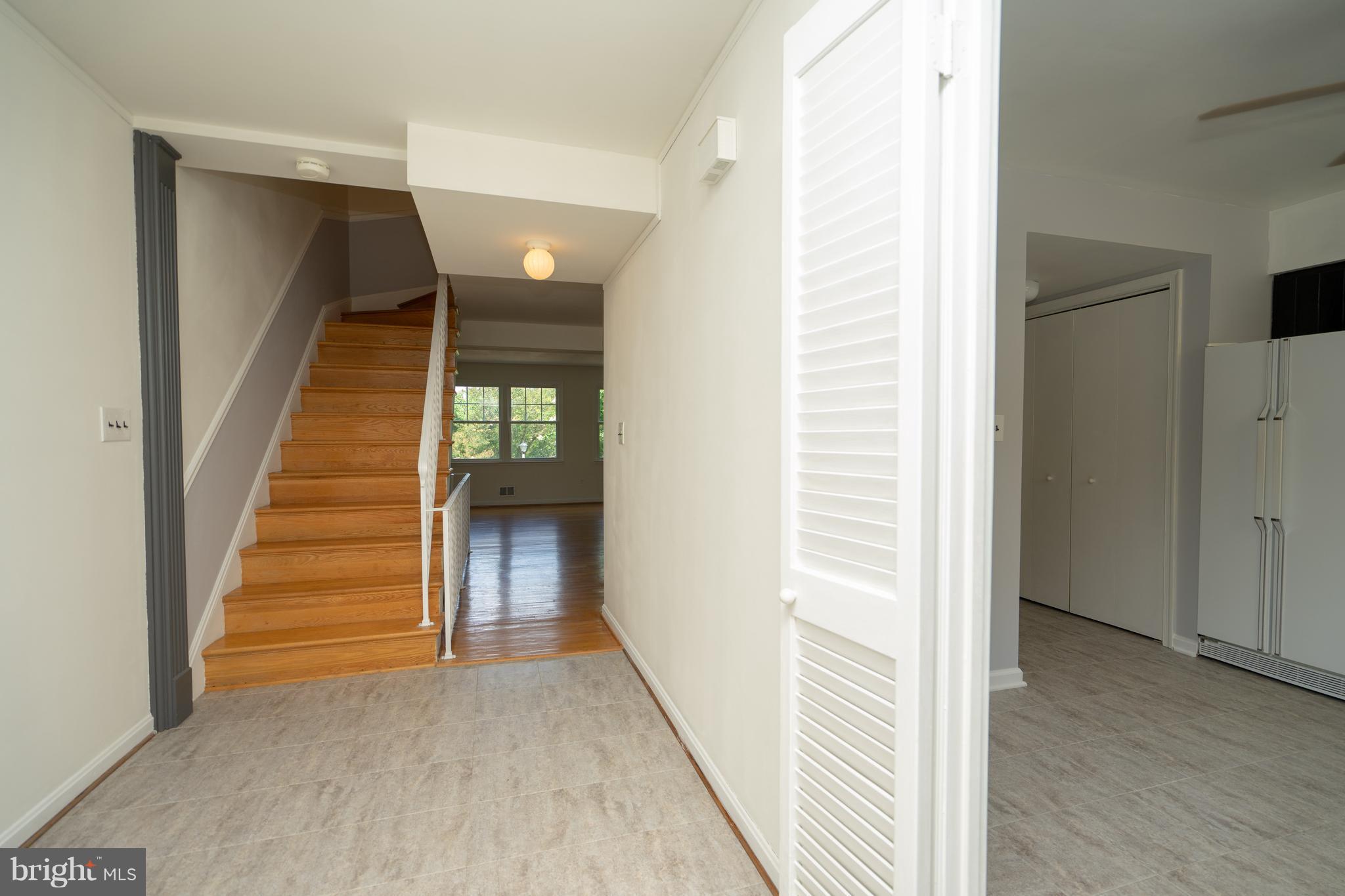 3857 Chain Bridge Road Fairfax, VA 22030 - Photo 4 of 30 Entry foyer