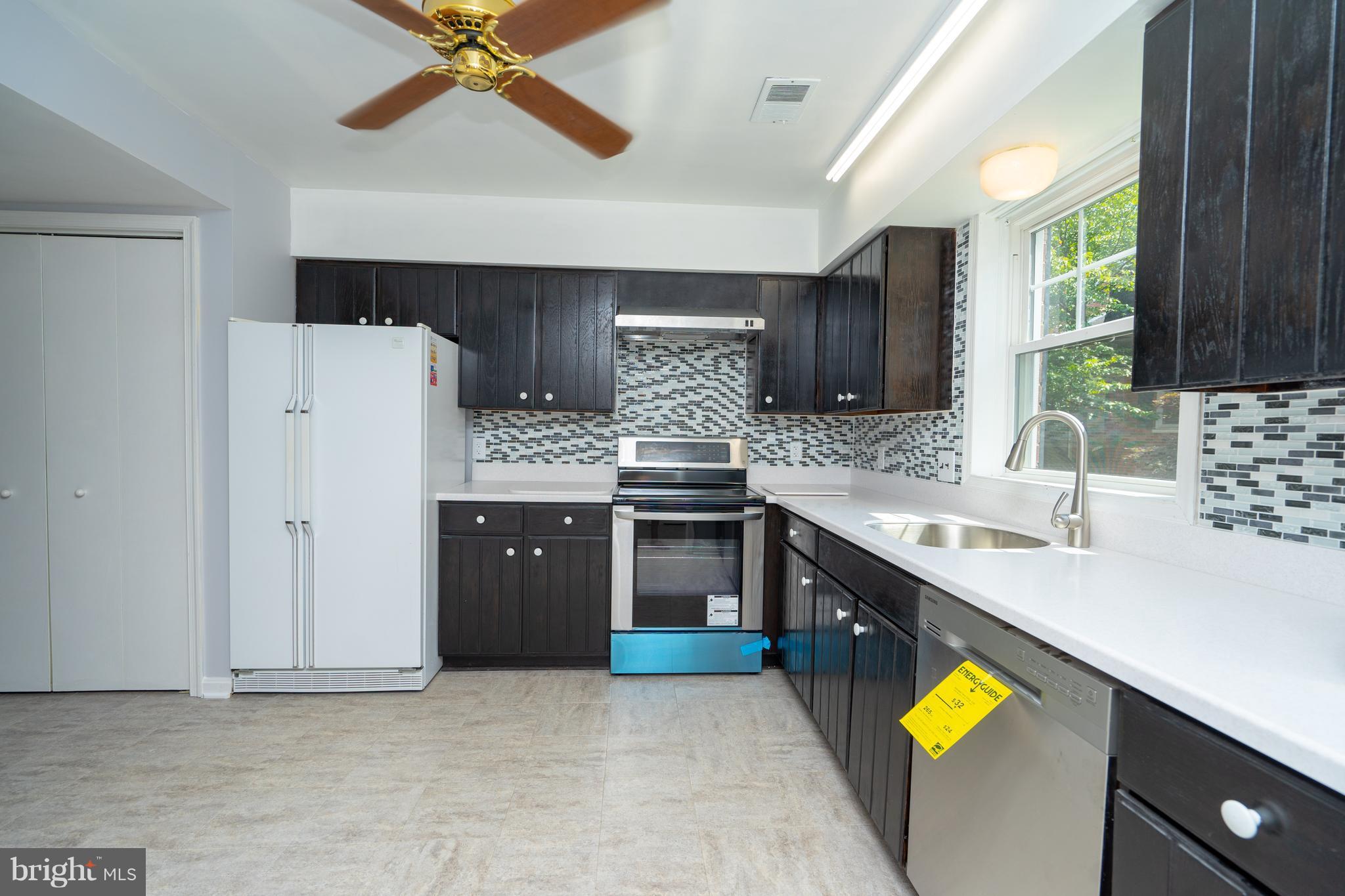 3857 Chain Bridge Road Fairfax, VA 22030 - Photo 5 of 30 New corian counter and backsplash