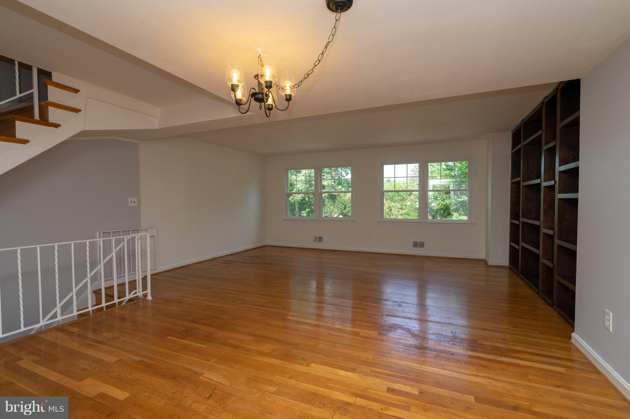 3857 Chain Bridge Road Fairfax, VA 22030 - Photo 9 of 30 Spacious living room
