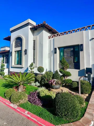 a view of a house with a small yard