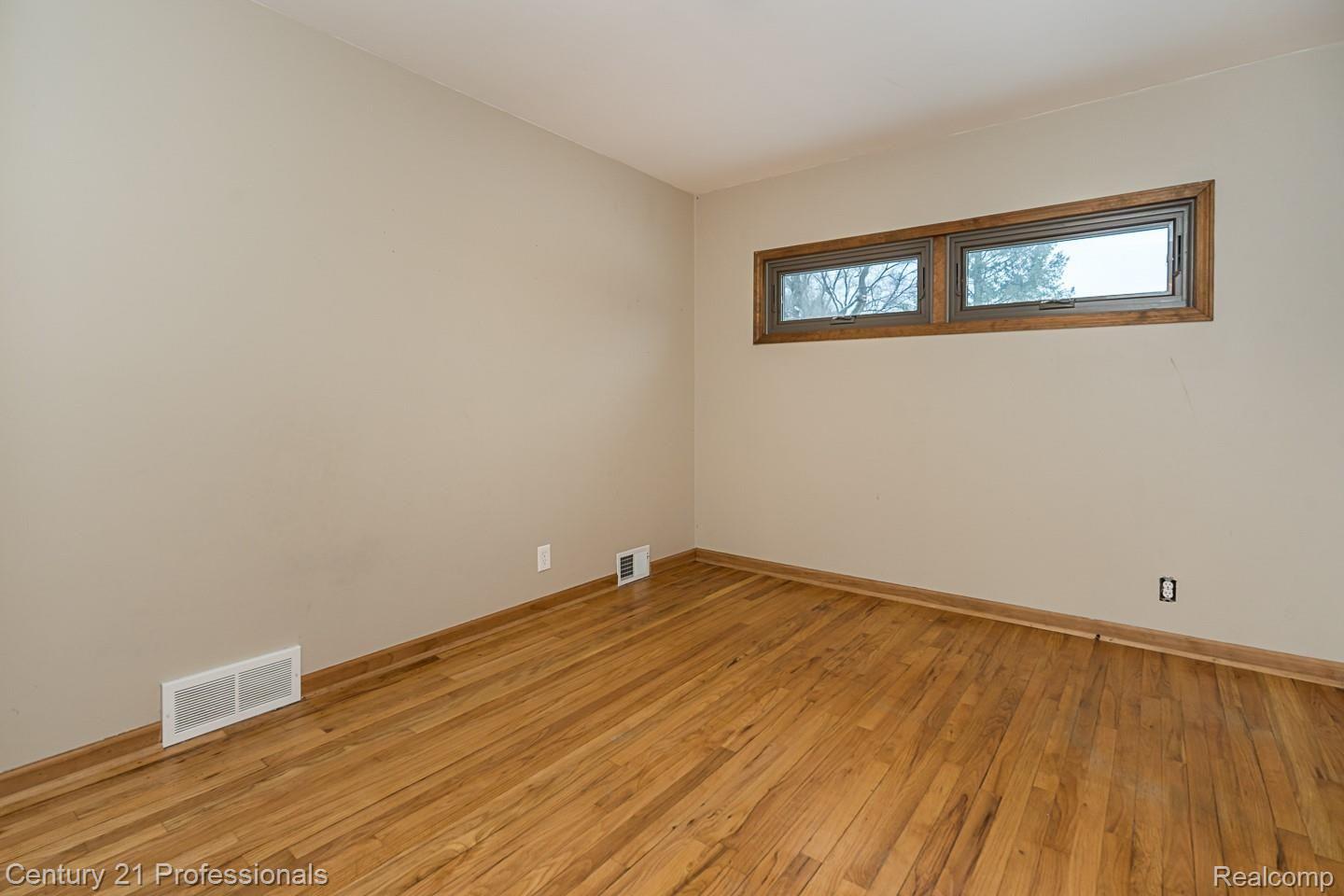1800 Gravel Ridge Drive Rochester, MI 48307 - Photo 19 of 22 Gravel Ridge-P021.jpg