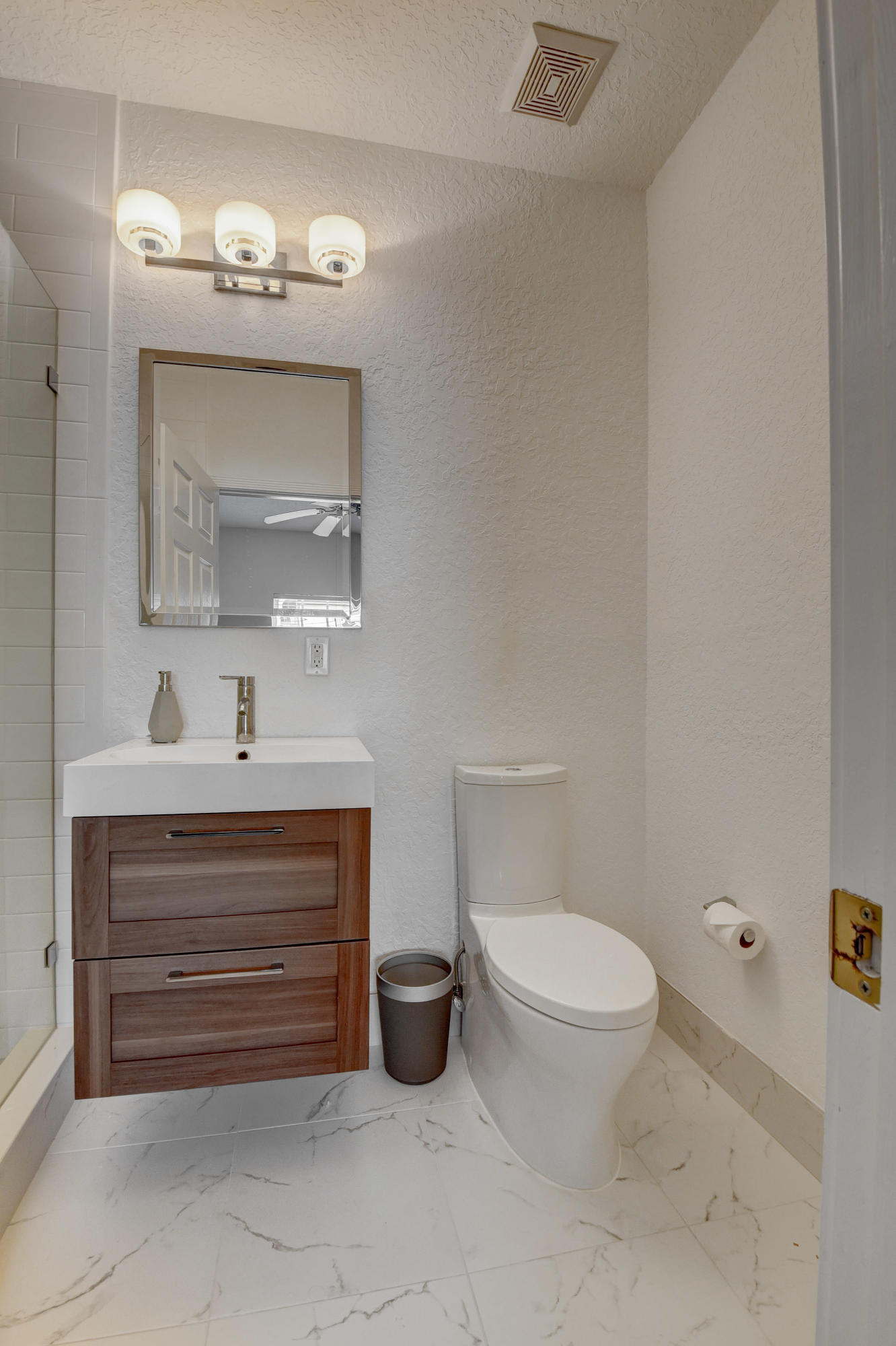 4247 Northwest 64th Lane Boca Raton, FL 33496 - Photo 16 of 22 Bathroom - 2