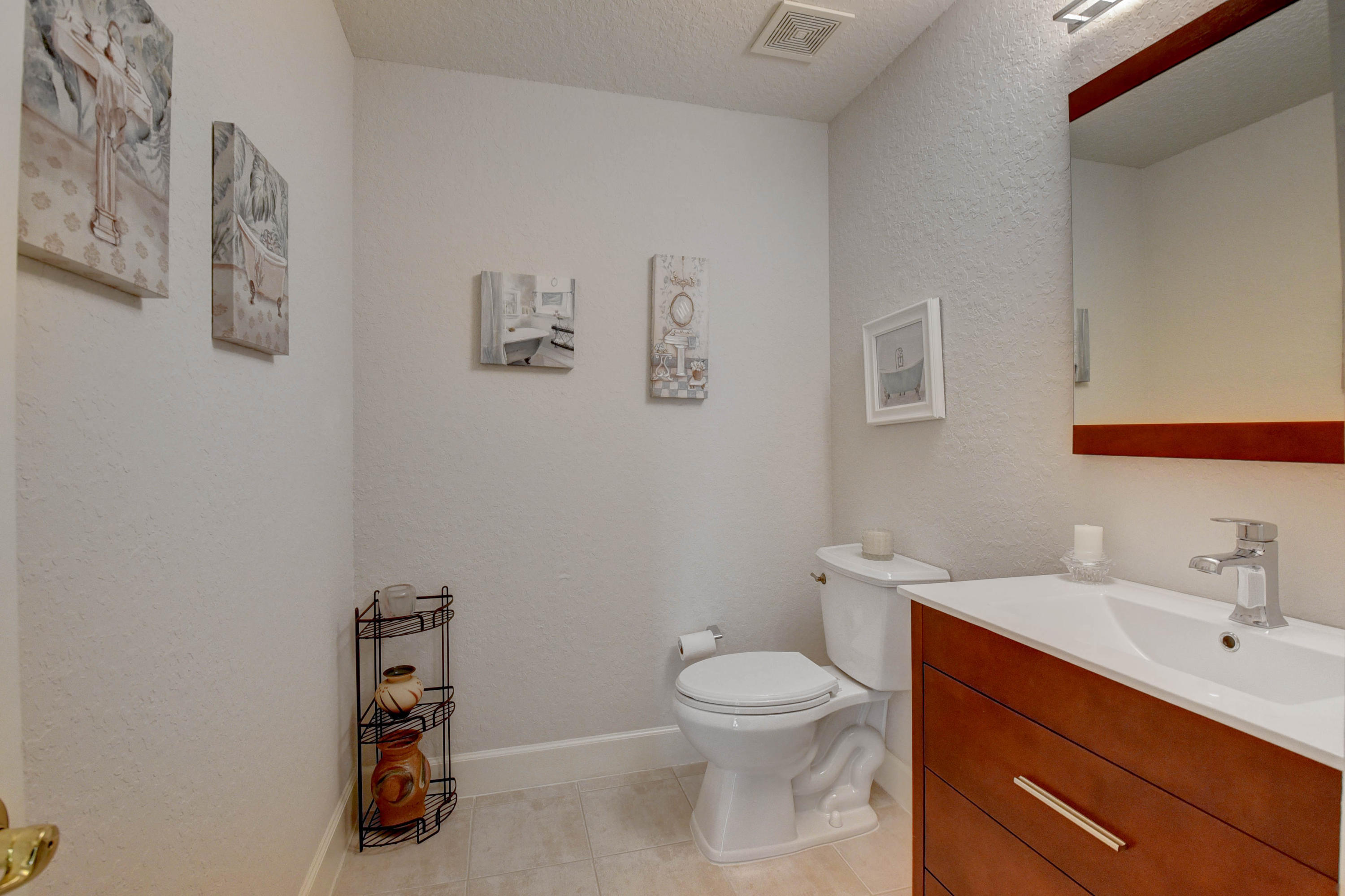 4247 Northwest 64th Lane Boca Raton, FL 33496 - Photo 19 of 22 Powder Room