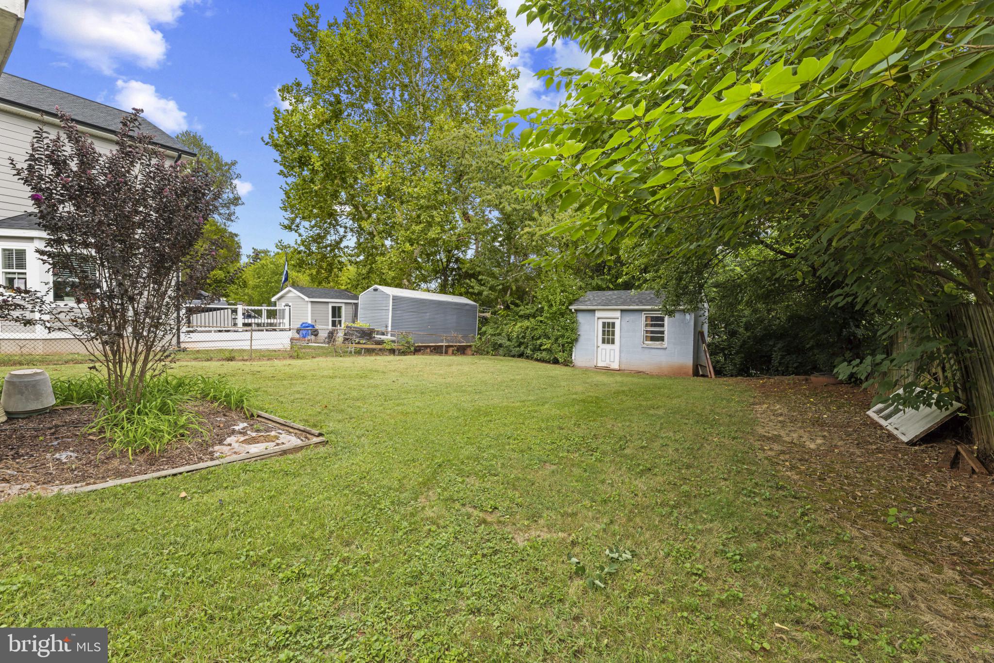 118 Mace Street Manassas Park, VA 20111 - Photo 25 of 25 a backyard of a house with table and chairs