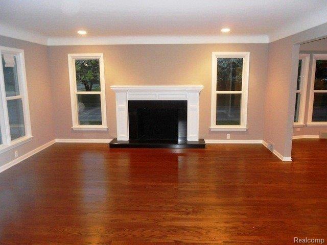 1266 Harvard Road Grosse Pointe, MI 48230 - Photo 8 of 21 HARVARD LIVING ROOM.JPG