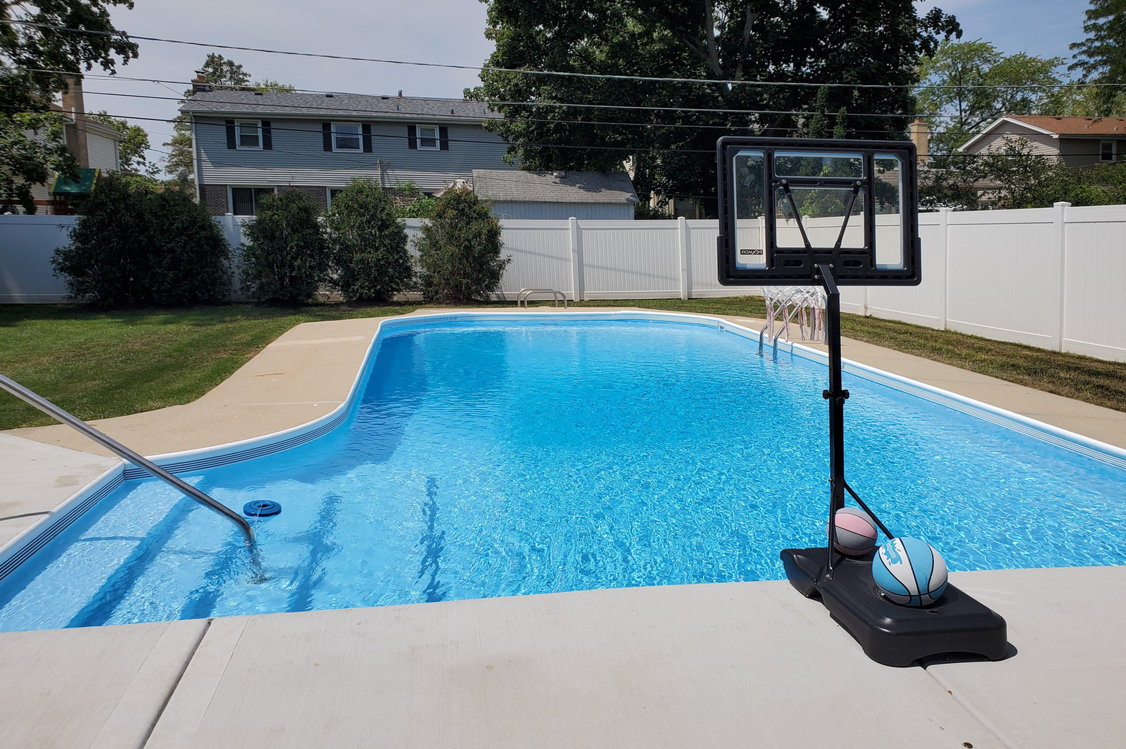 1716 Beech Road Mount Prospect, IL 60056 - Photo 23 of 28 a house view with a garden space
