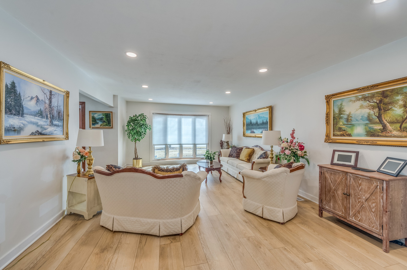 1716 Beech Road Mount Prospect, IL 60056 - Photo 5 of 28 a living room with furniture and a flat screen tv
