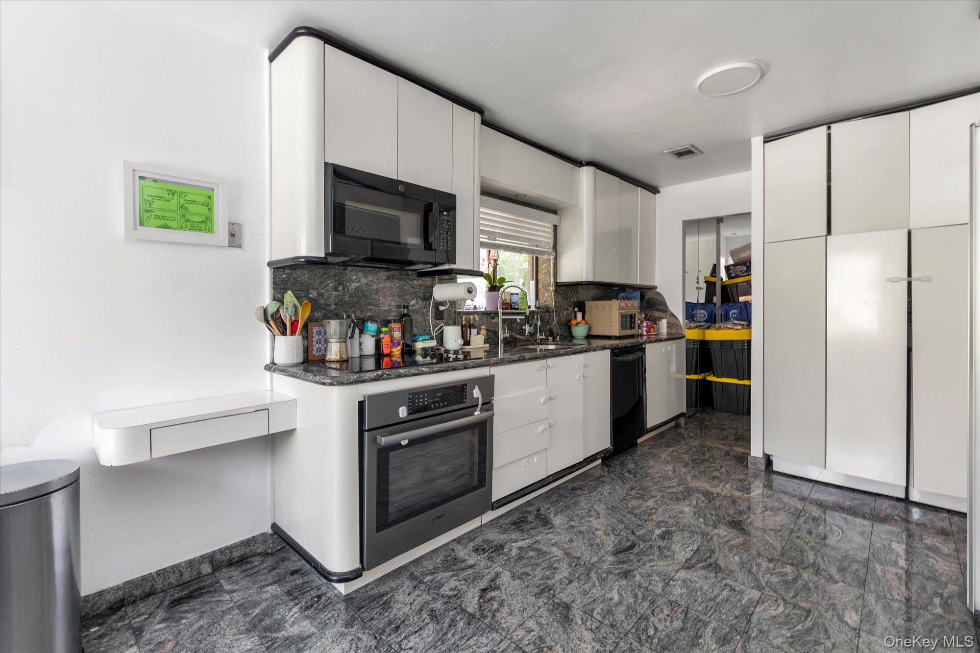 21 Spring Hollow Road Roslyn, NY 11576 - Photo 4 of 25 Kitchen