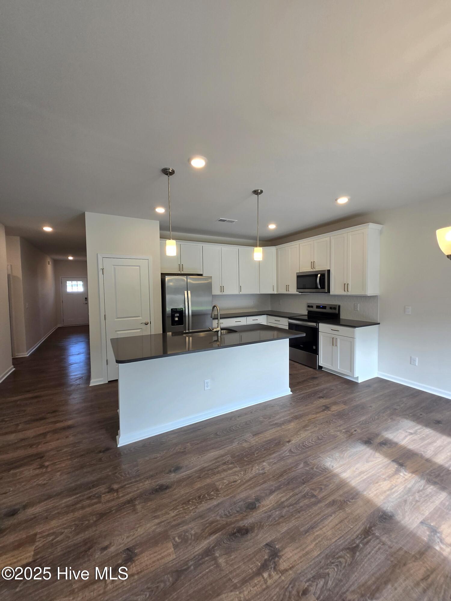 531 Banbury Lane Aberdeen, NC 28315 - Photo 4 of 13 23701