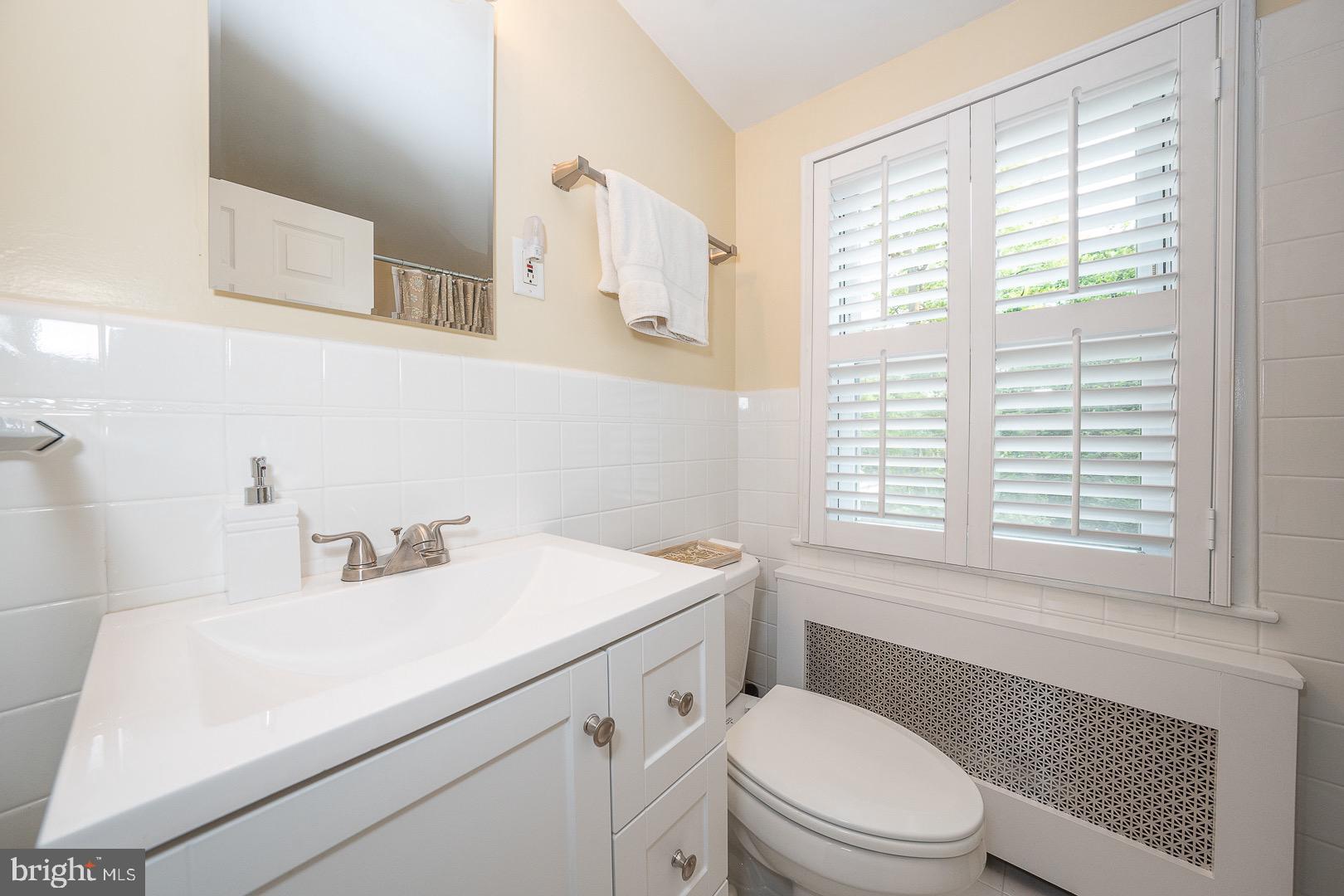 735 Hamilton Road Bryn Mawr, PA 19010 - Photo 45 of 66 3rd full bath on this level.