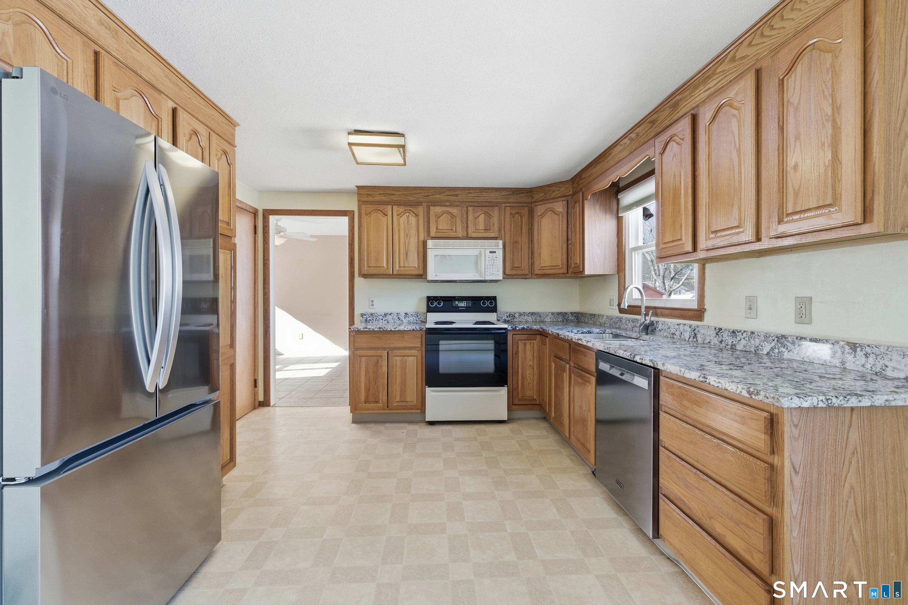 6 David Street Enfield, CT 06082 - Photo 6 of 29