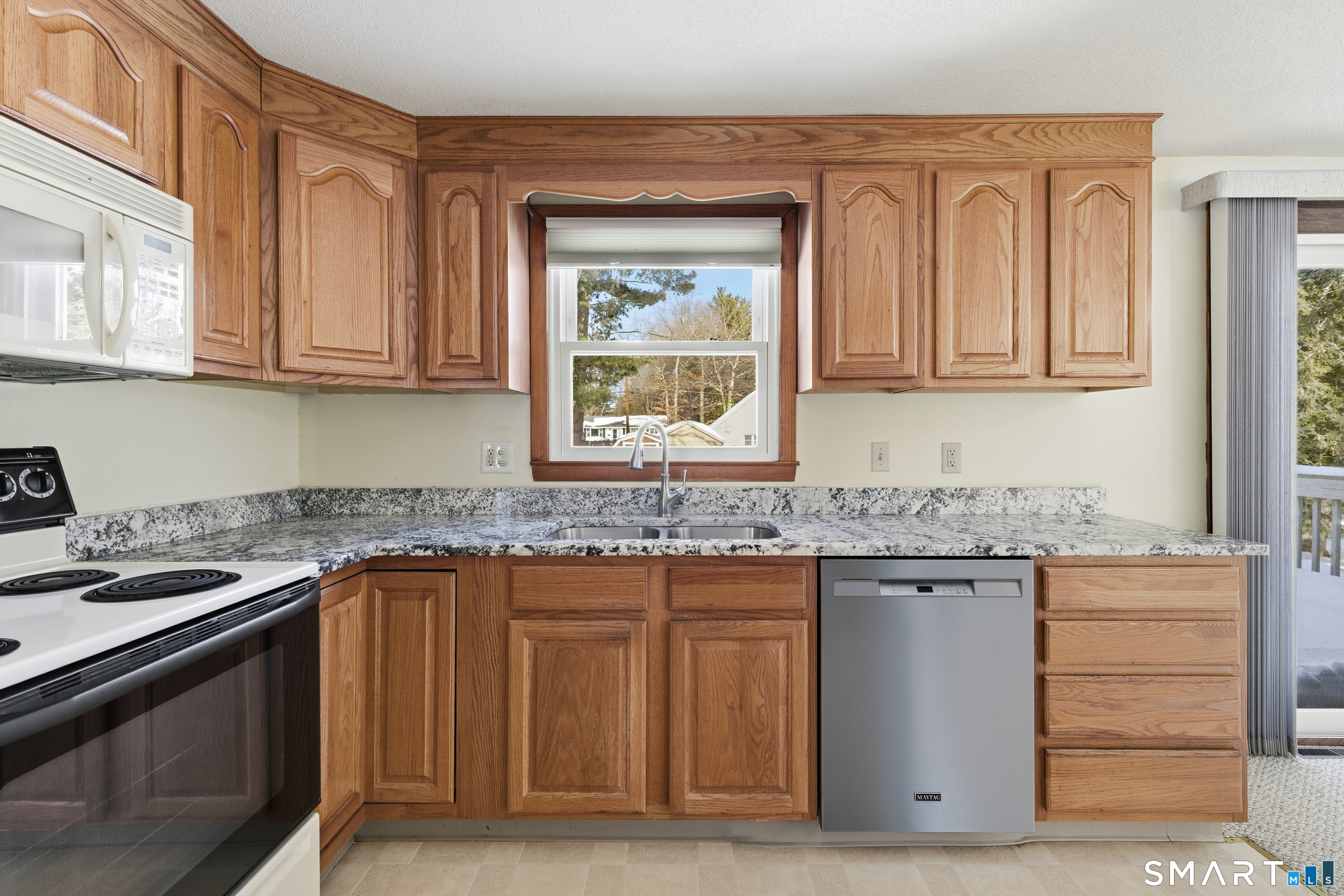 6 David Street Enfield, CT 06082 - Photo 9 of 29