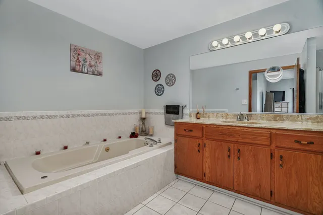 $269,900 | 6430 Pine Cone Drive, Unit 1W, Tinley Park, IL 60477