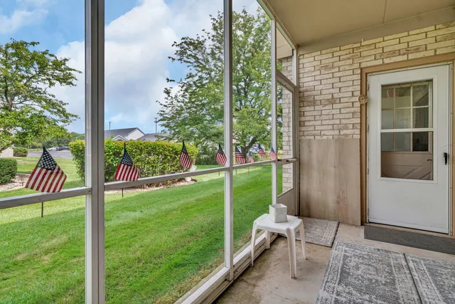 $269,900 | 6430 Pine Cone Drive, Unit 1W, Tinley Park, IL 60477