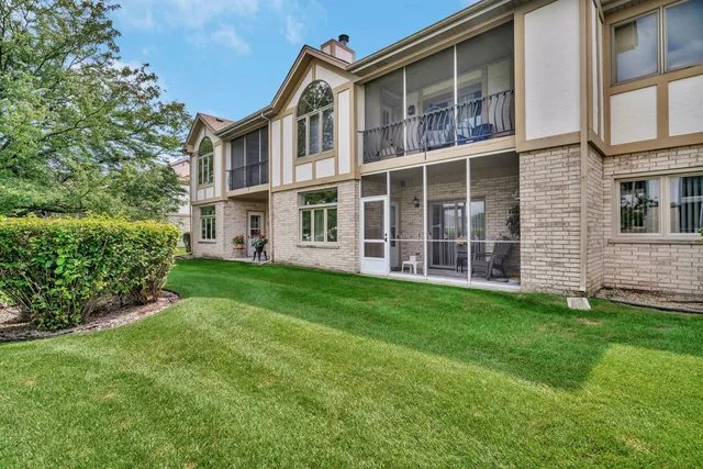 $269,900 | 6430 Pine Cone Drive, Unit 1W, Tinley Park, IL 60477