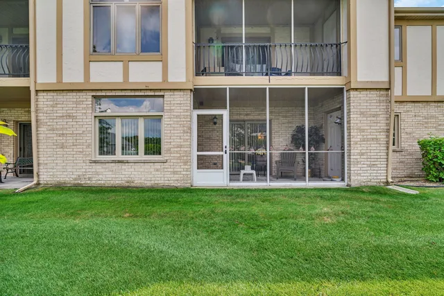 $269,900 | 6430 Pine Cone Drive, Unit 1W, Tinley Park, IL 60477