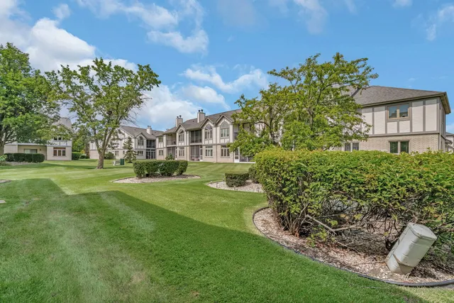$269,900 | 6430 Pine Cone Drive, Unit 1W, Tinley Park, IL 60477