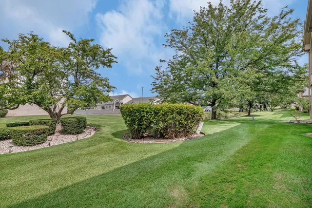 $269,900 | 6430 Pine Cone Drive, Unit 1W, Tinley Park, IL 60477