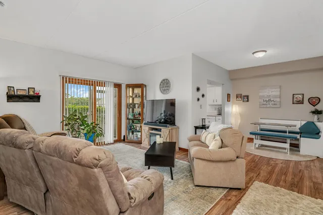 $269,900 | 6430 Pine Cone Drive, Unit 1W, Tinley Park, IL 60477