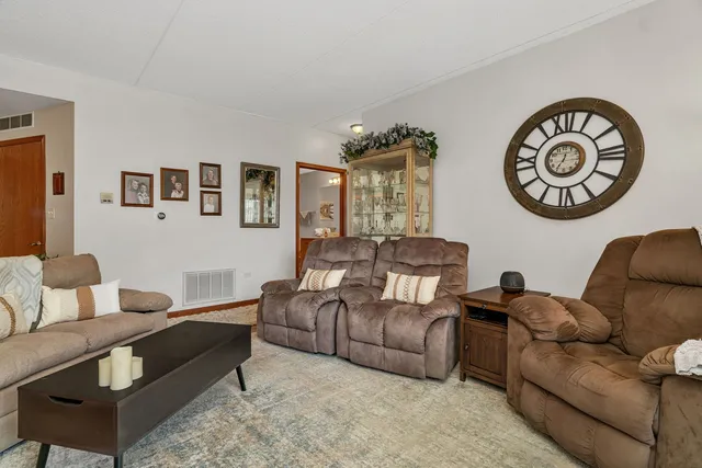 $269,900 | 6430 Pine Cone Drive, Unit 1W, Tinley Park, IL 60477