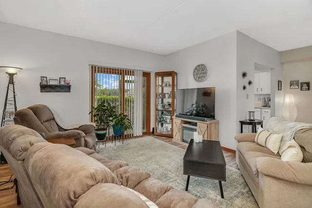 $269,900 | 6430 Pine Cone Drive, Unit 1W, Tinley Park, IL 60477