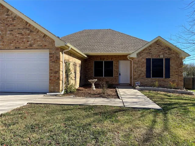 a view of a house with entertaining space