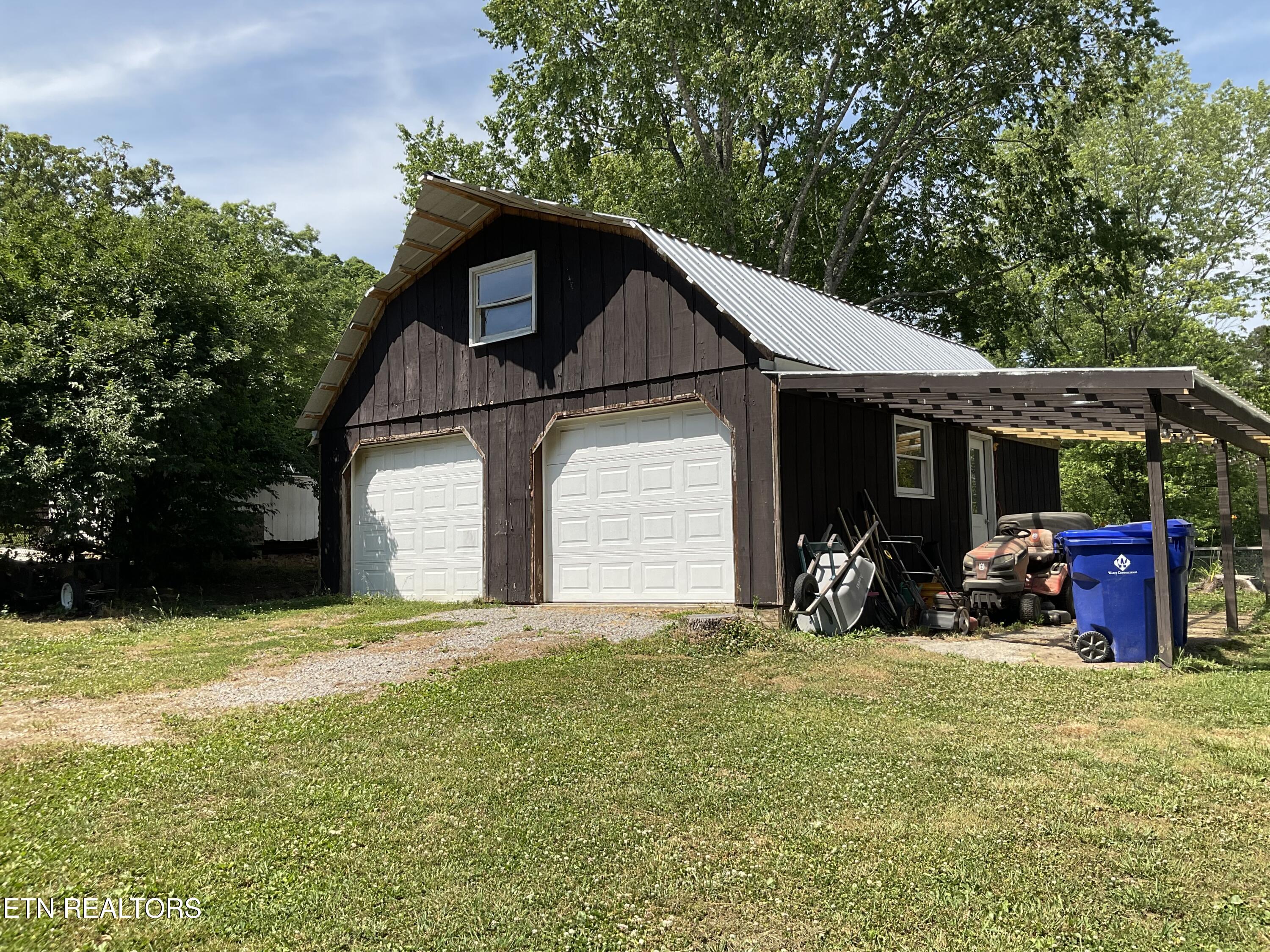 328 Ridgeview Drive Clinton, TN 37716 - Photo 33 of 45 Workshop/garage