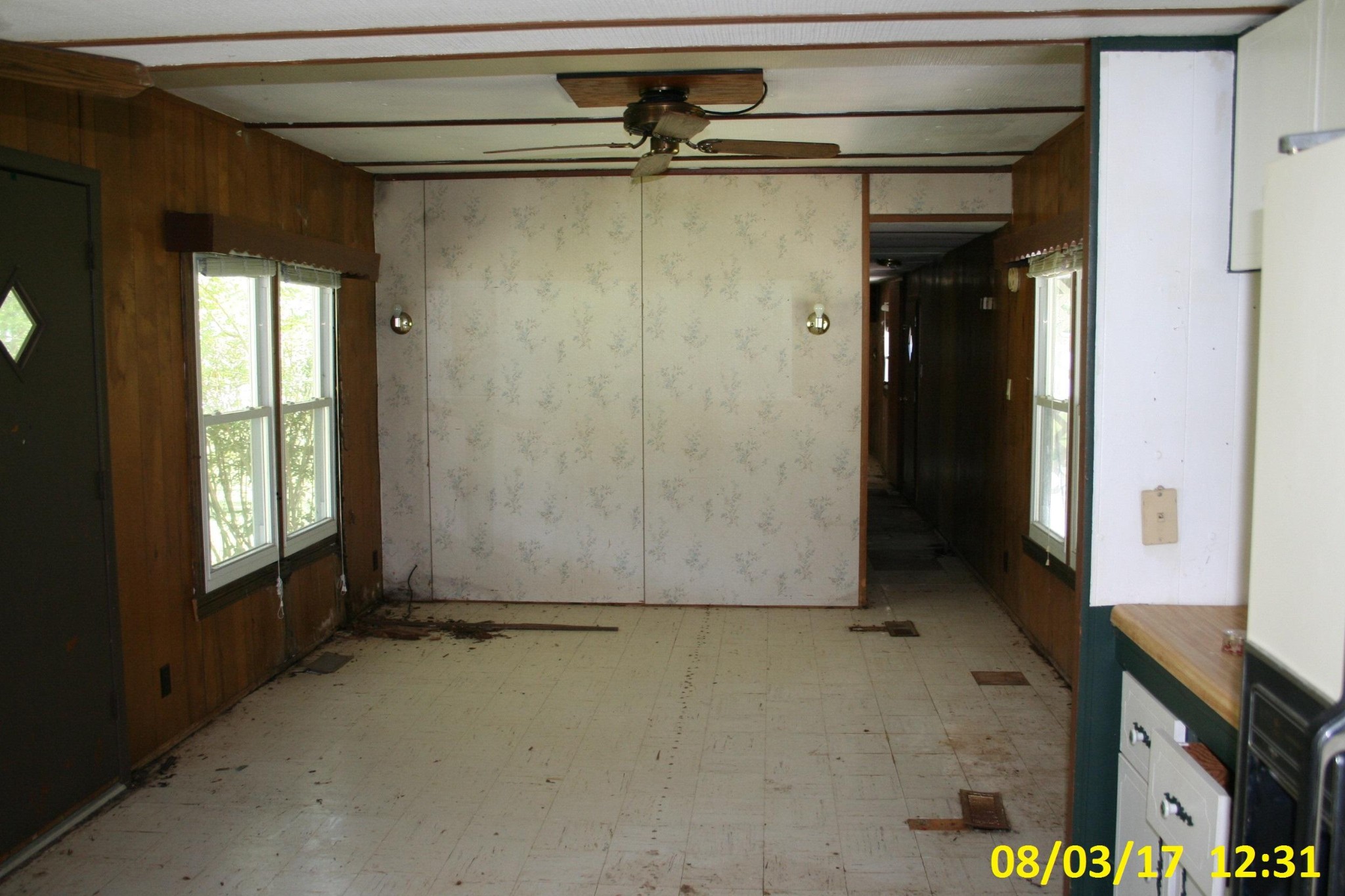 2757 West Wolf Valley Road Clinton, TN 37716 - Photo 3 of 10 a view of a front door