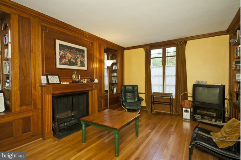 220 Wendover Road Baltimore, MD 21218 - Photo 13 of 27 Family Room