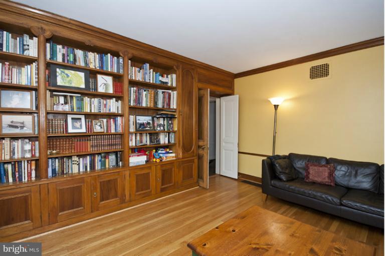 220 Wendover Road Baltimore, MD 21218 - Photo 14 of 27 Family Room