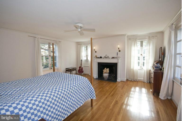 220 Wendover Road Baltimore, MD 21218 - Photo 22 of 27 Bath (Master)