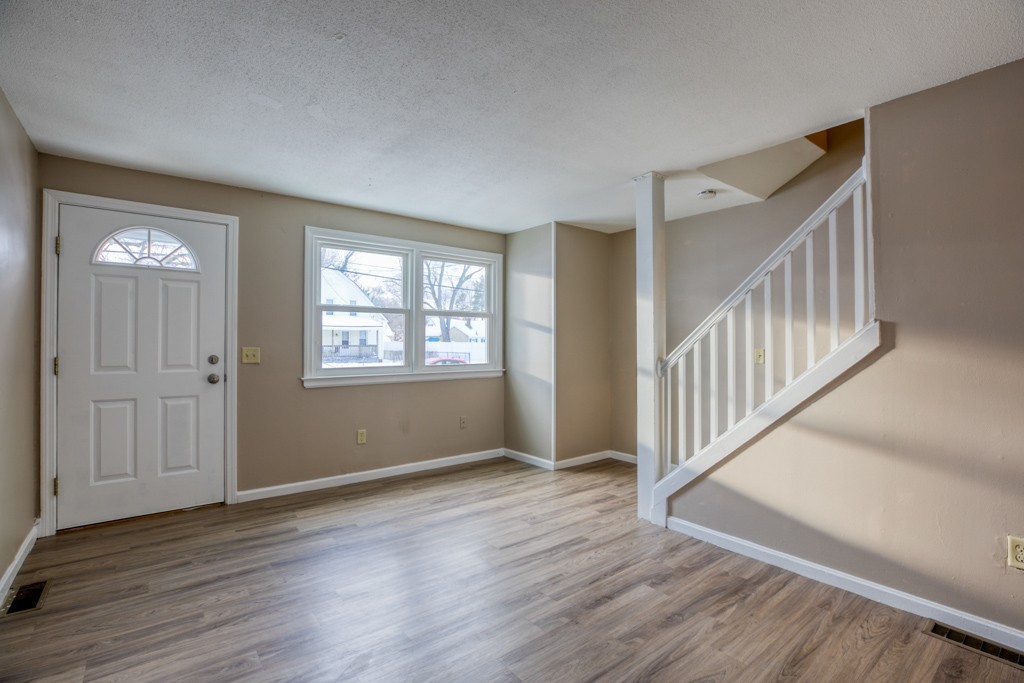 33-35 Nathaniel Street Springfield, MA 01109 - Photo 11 of 32 Gallery Image 11