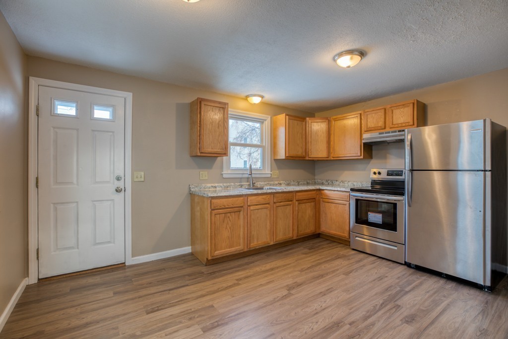 33-35 Nathaniel Street Springfield, MA 01109 - Photo 2 of 32 Gallery Image 2