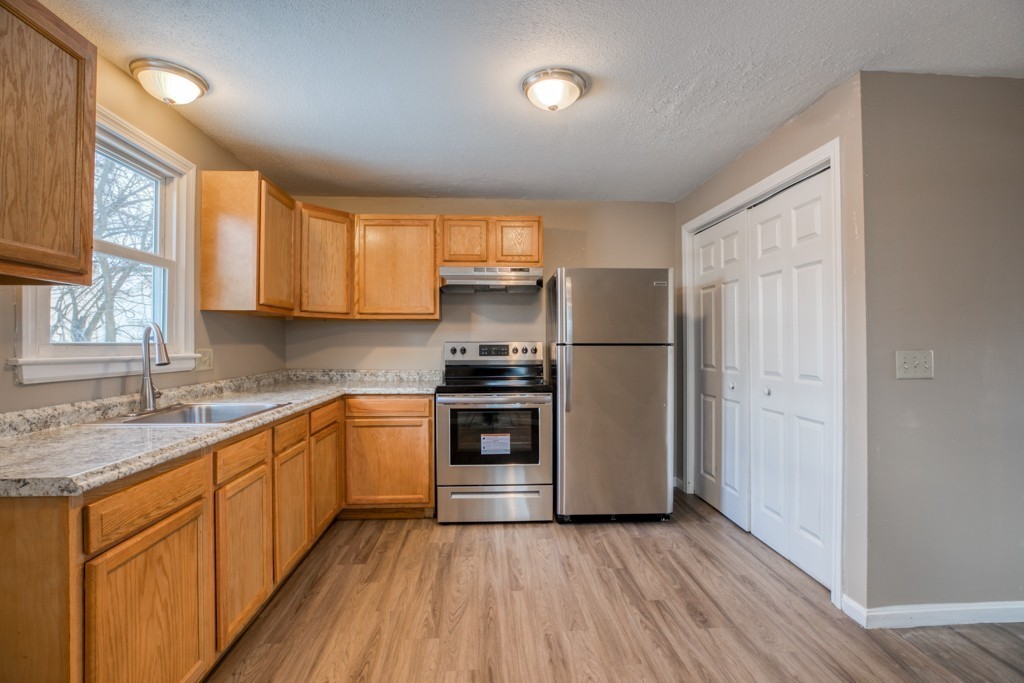 33-35 Nathaniel Street Springfield, MA 01109 - Photo 3 of 32 Gallery Image 3