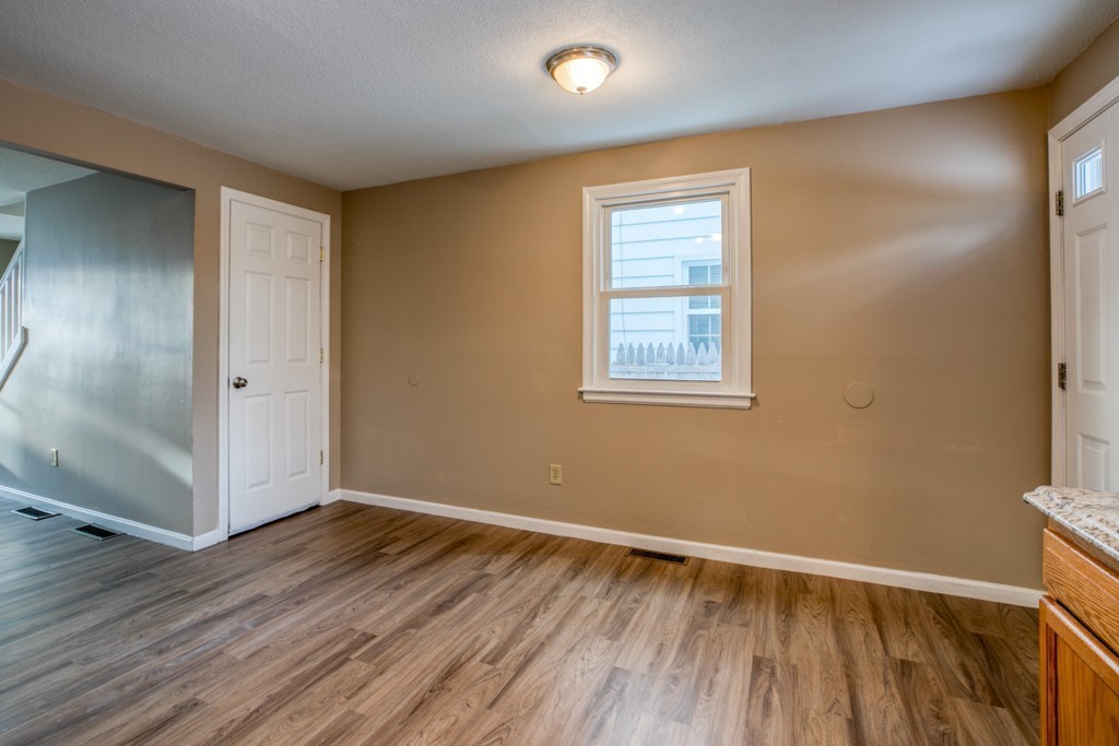 33-35 Nathaniel Street Springfield, MA 01109 - Photo 5 of 32 Gallery Image 5