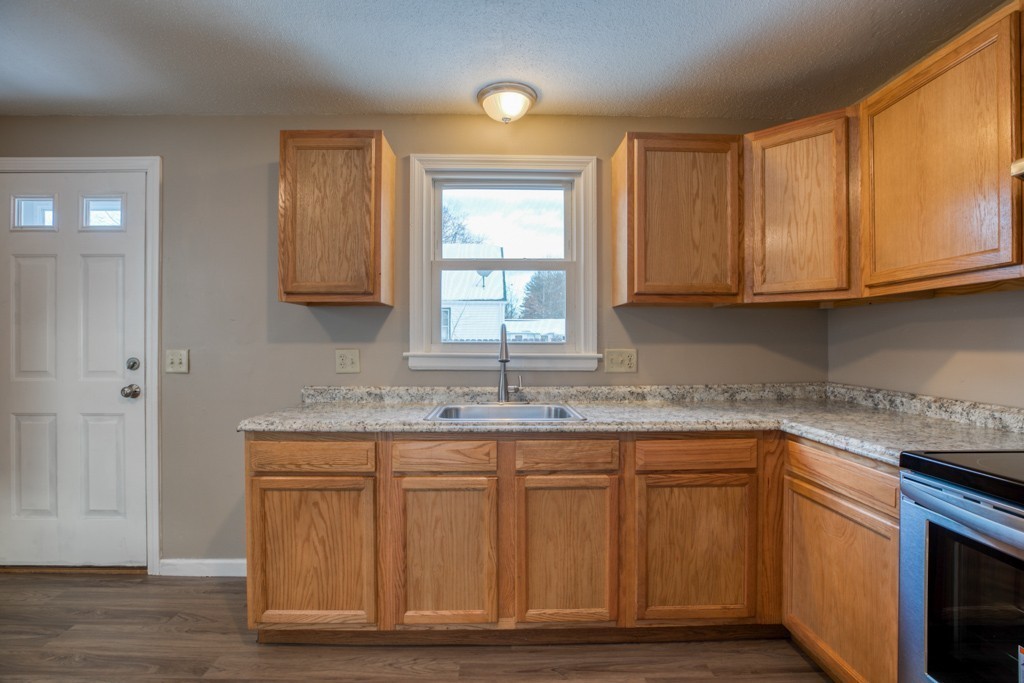 33-35 Nathaniel Street Springfield, MA 01109 - Photo 6 of 32 Gallery Image 6