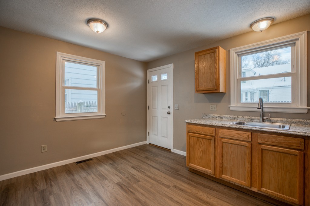 33-35 Nathaniel Street Springfield, MA 01109 - Photo 7 of 32 Gallery Image 7