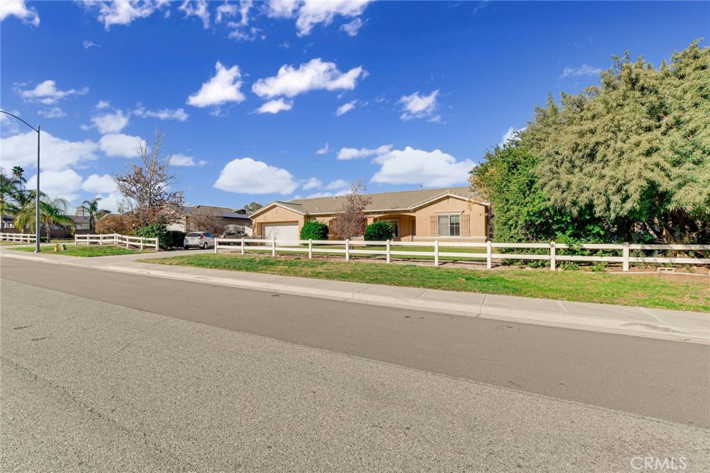 1075 Charles Street Banning, CA 92220 - Photo 4 of 64