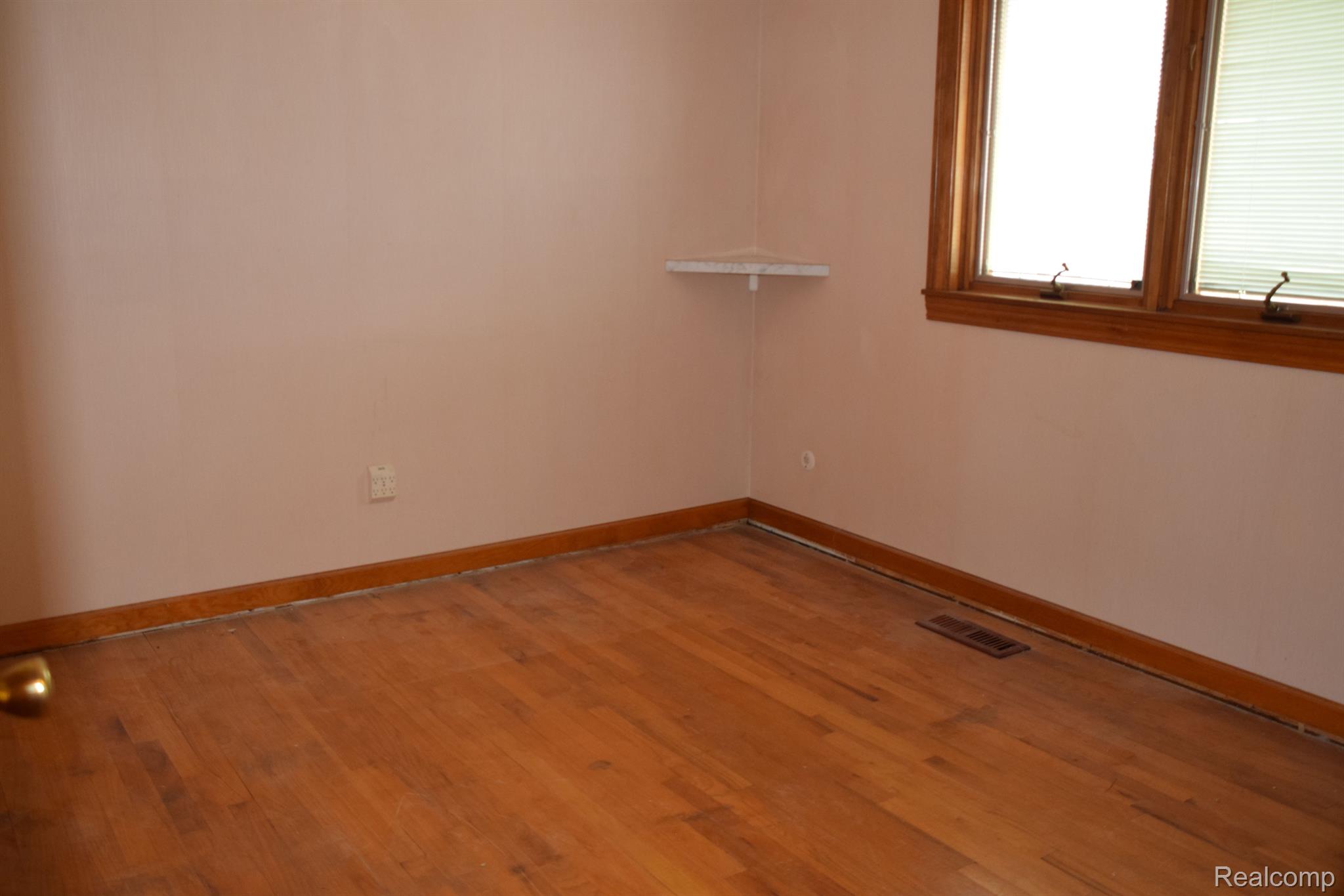 2581 King Road Trenton, MI 48183 - Photo 14 of 21 Gallery Image 14
