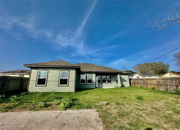 $2,300 | 3809 Chestnut Street, Corpus Christi, TX 78411