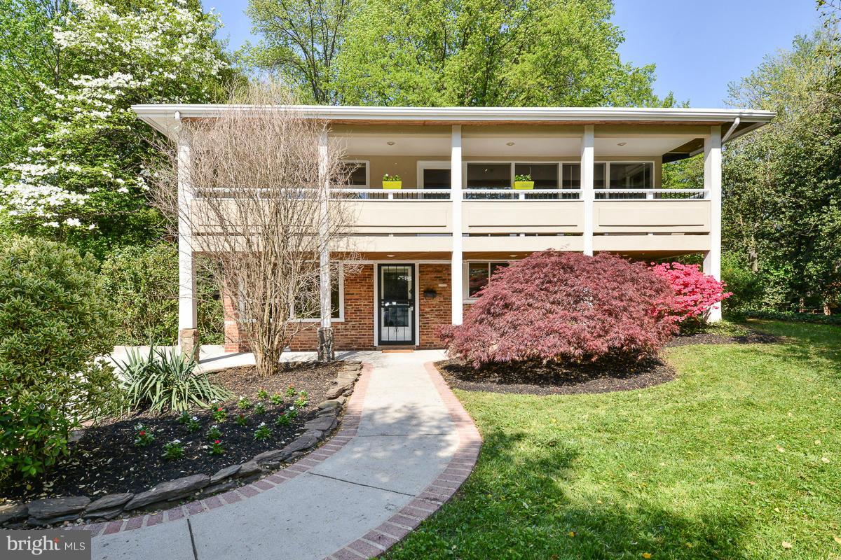 2927 Pine Spring Road Falls Church, VA 22042 - Photo 1 of 26 Exterior (Front)