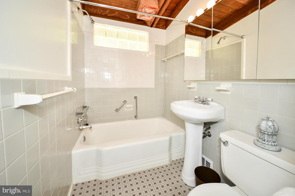 2927 Pine Spring Road Falls Church, VA 22042 - Photo 13 of 26 Bath