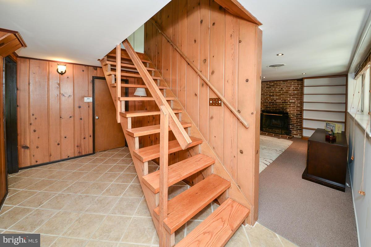 2927 Pine Spring Road Falls Church, VA 22042 - Photo 18 of 26 Foyer entry
