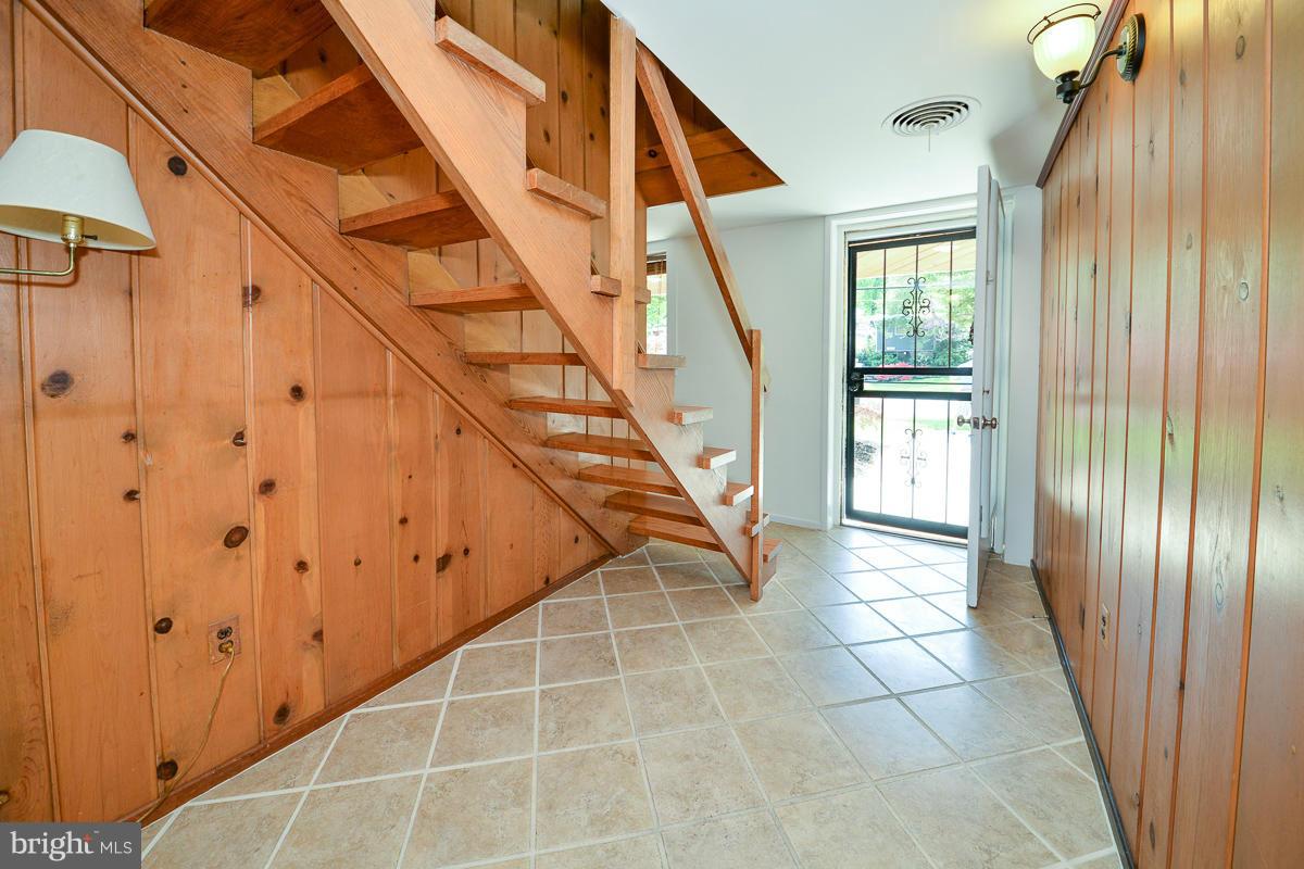 2927 Pine Spring Road Falls Church, VA 22042 - Photo 20 of 26 Foyer entry