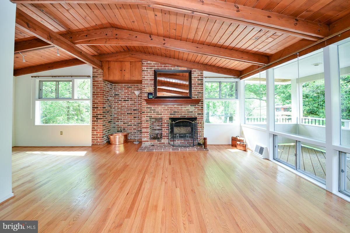 2927 Pine Spring Road Falls Church, VA 22042 - Photo 3 of 26 Living Room