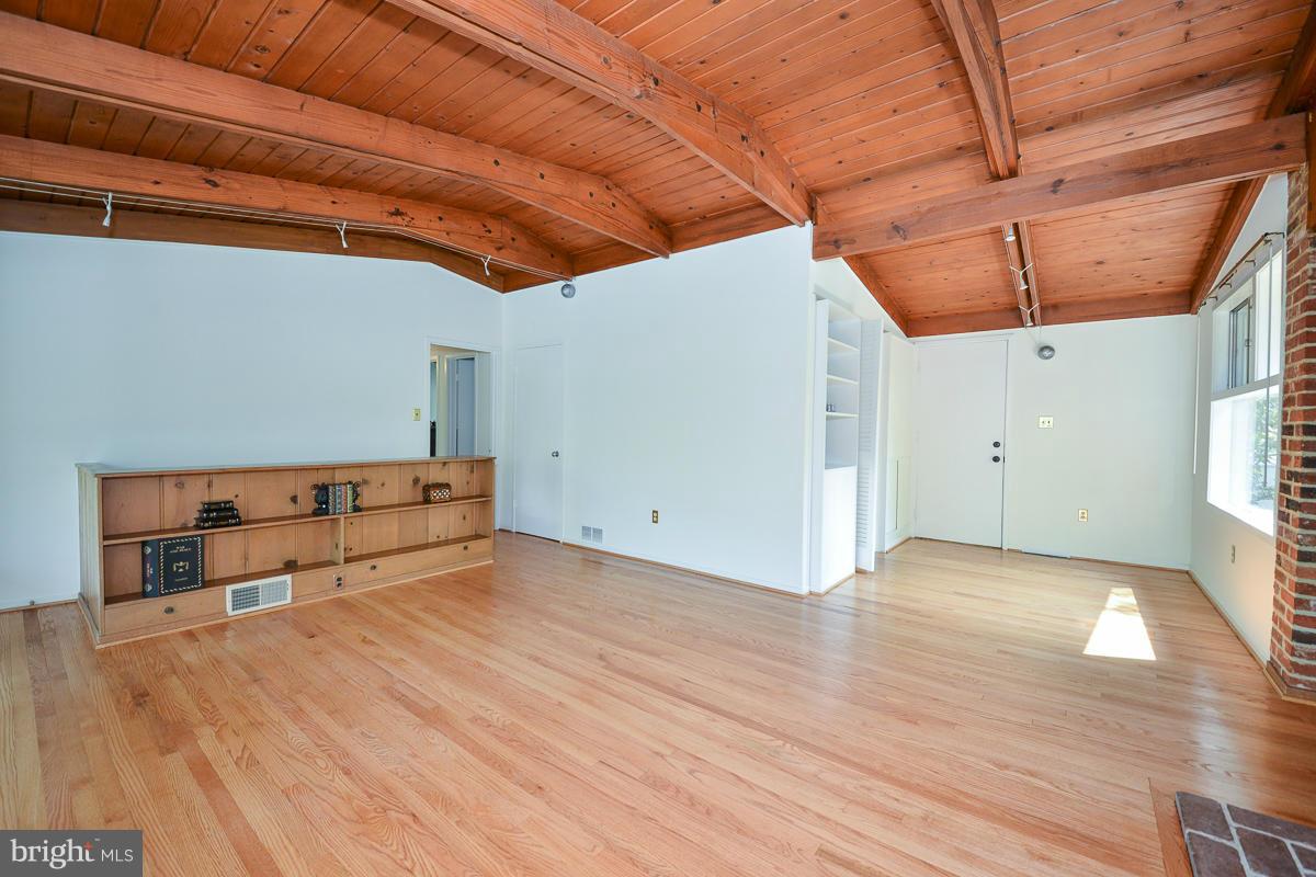 2927 Pine Spring Road Falls Church, VA 22042 - Photo 24 of 26 Living Room