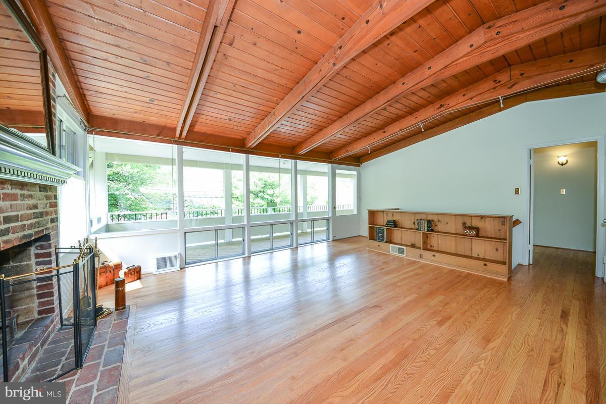 2927 Pine Spring Road Falls Church, VA 22042 - Photo 4 of 26 Living Room