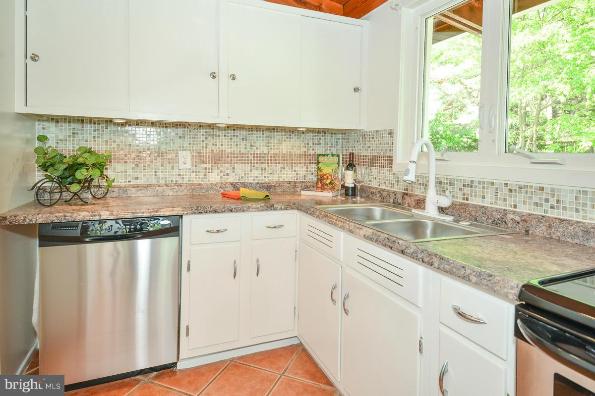 2927 Pine Spring Road Falls Church, VA 22042 - Photo 5 of 26 Kitchen